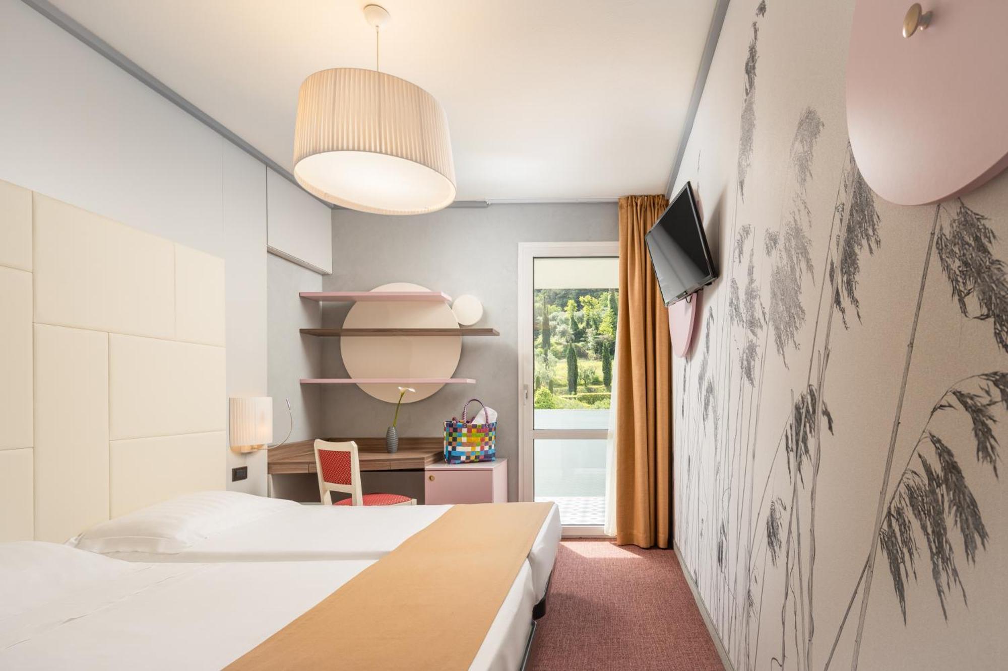 Hotel La Perla - Bike Hotel Гарда Екстериор снимка