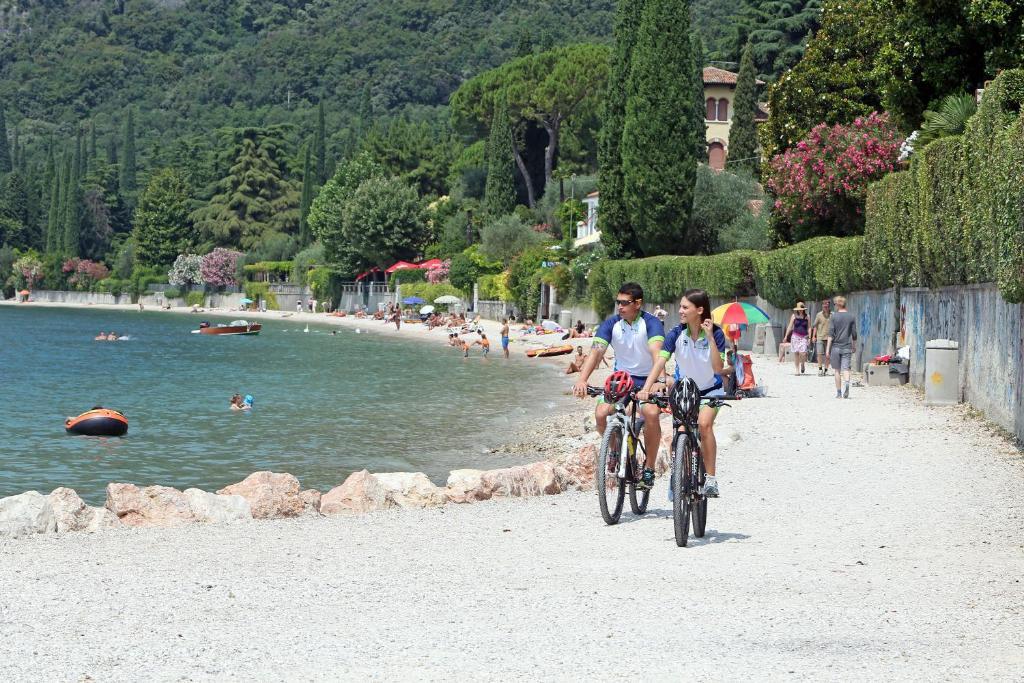 Hotel La Perla - Bike Hotel Гарда Екстериор снимка