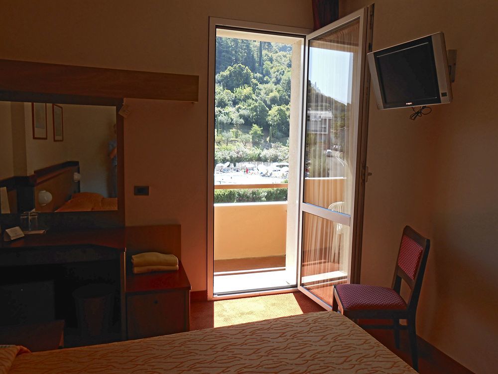 Hotel La Perla - Bike Hotel Гарда Екстериор снимка