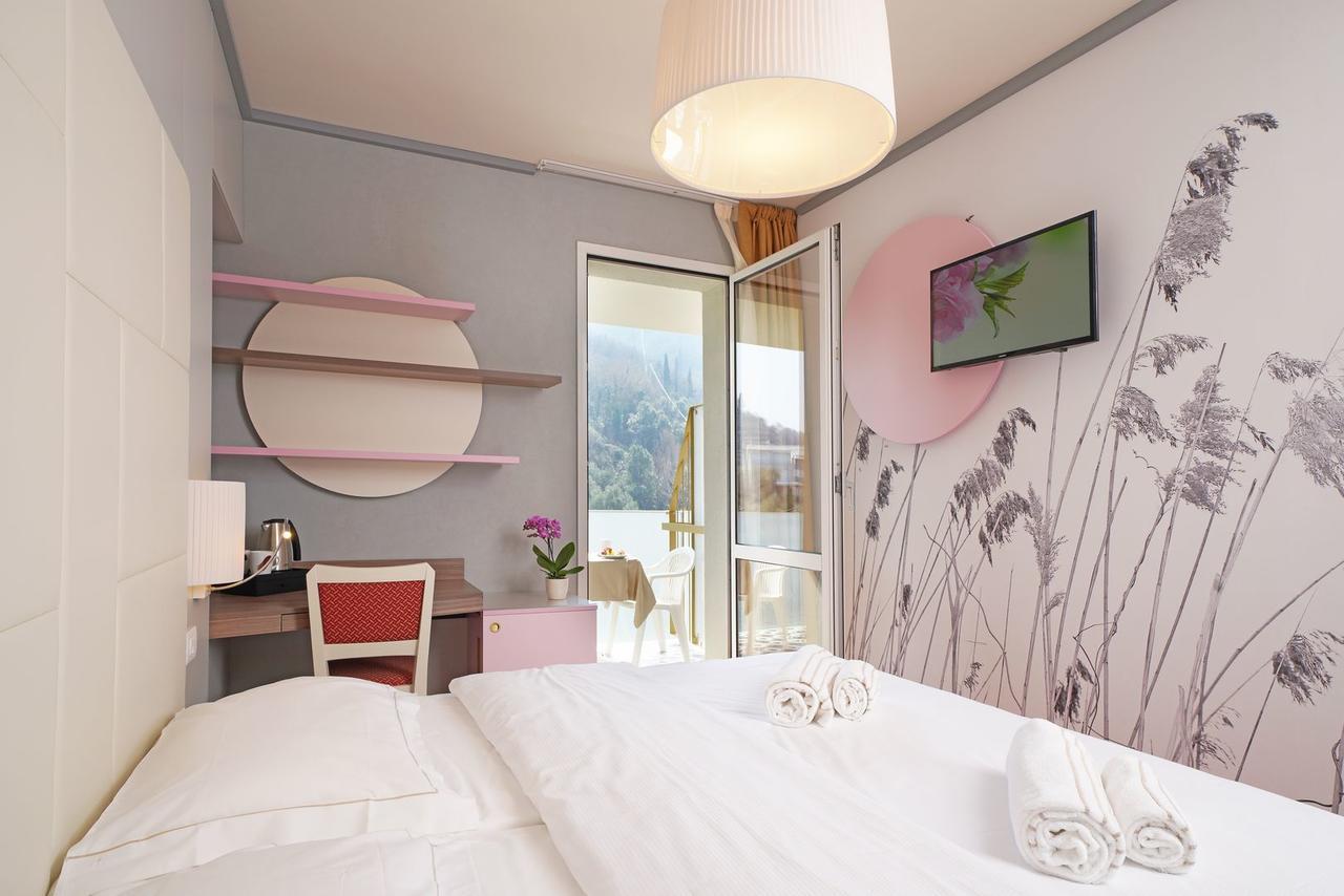 Hotel La Perla - Bike Hotel Гарда Екстериор снимка