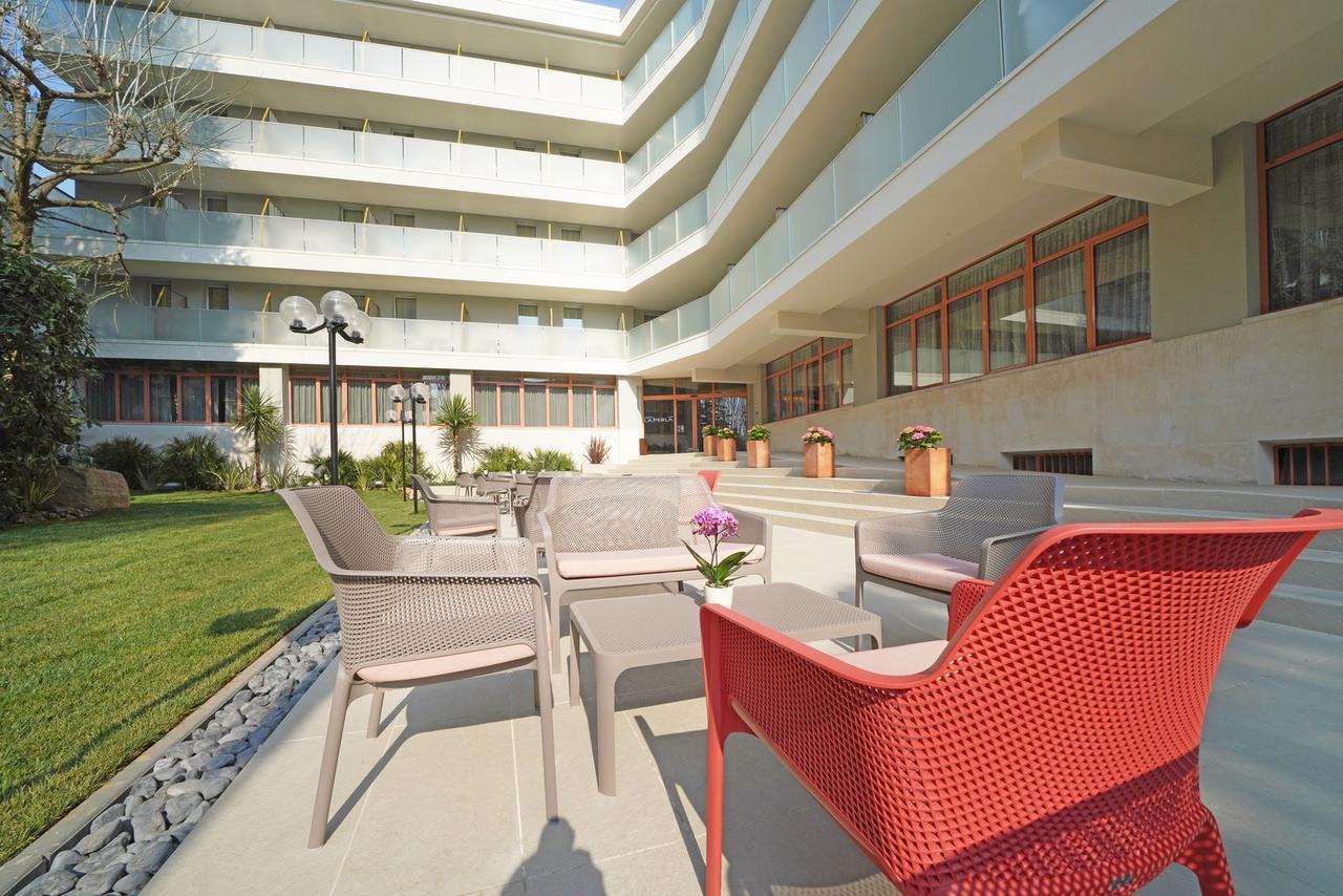 Hotel La Perla - Bike Hotel Гарда Екстериор снимка