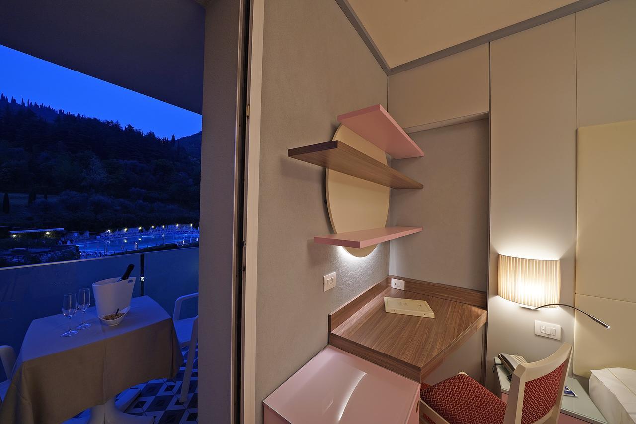 Hotel La Perla - Bike Hotel Гарда Екстериор снимка
