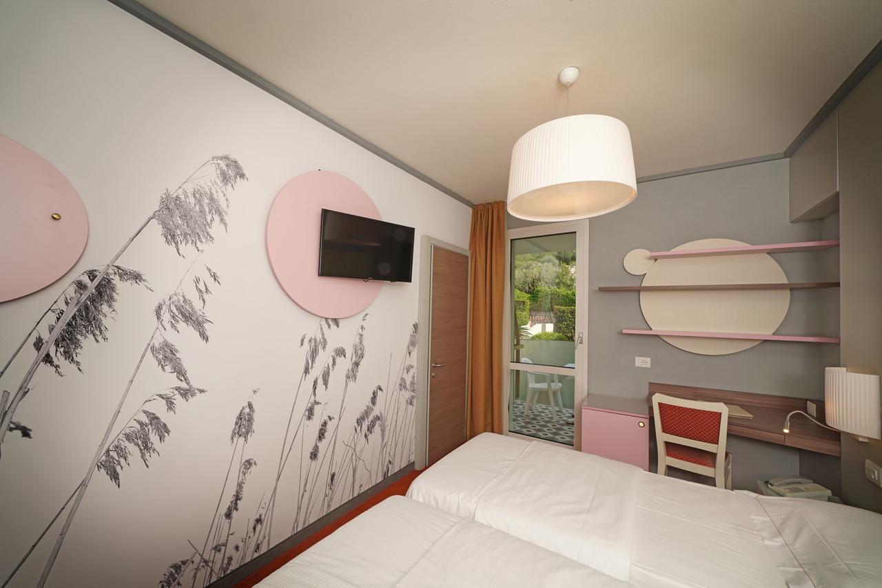 Hotel La Perla - Bike Hotel Гарда Екстериор снимка