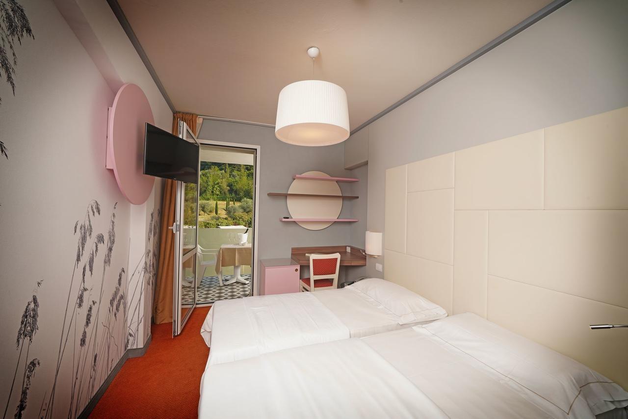 Hotel La Perla - Bike Hotel Гарда Екстериор снимка