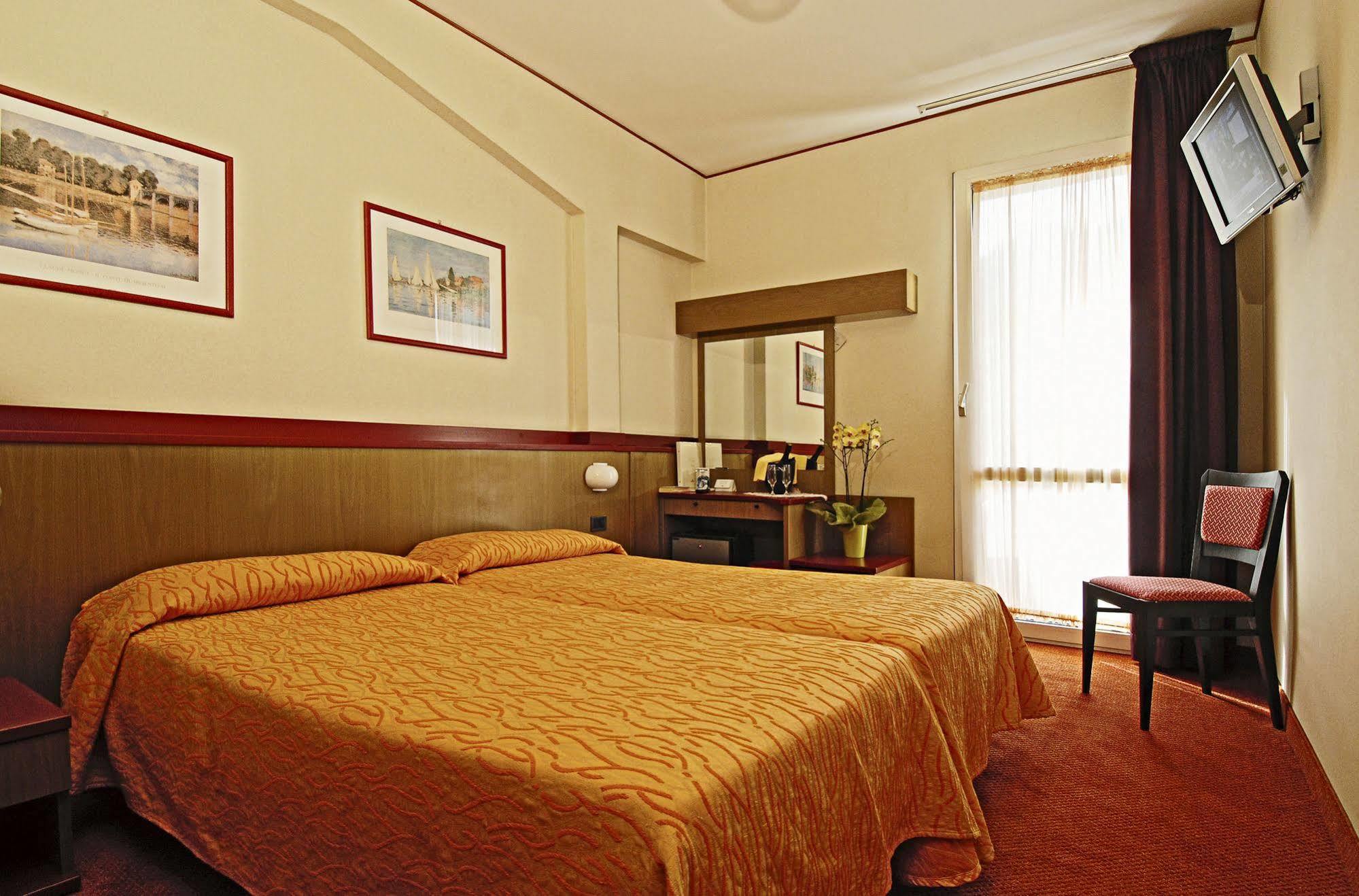 Hotel La Perla - Bike Hotel Гарда Екстериор снимка