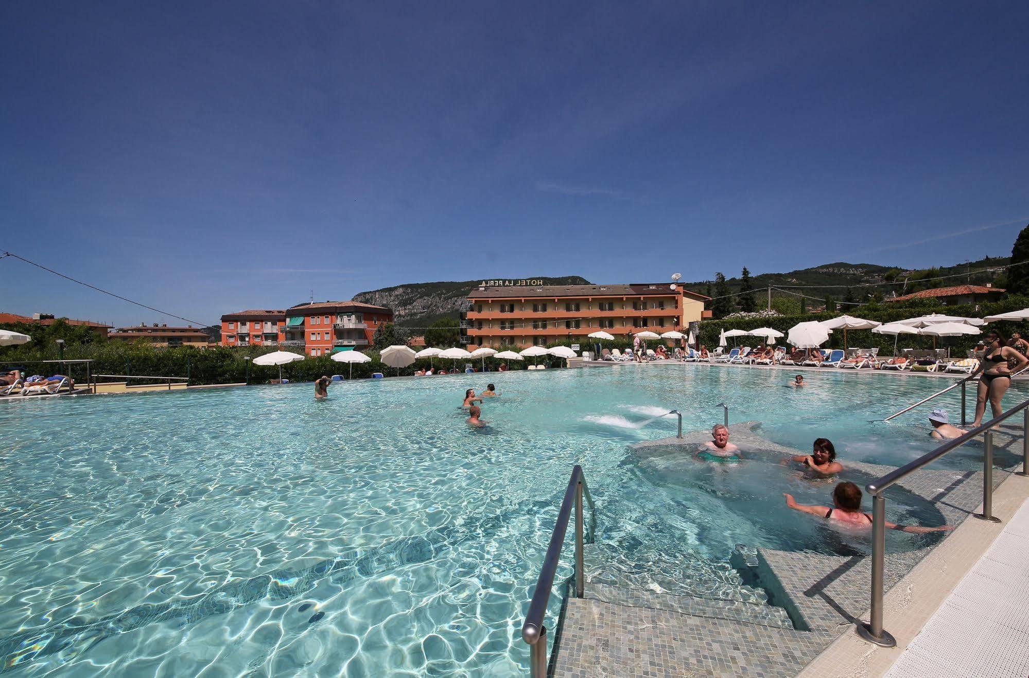 Hotel La Perla - Bike Hotel Гарда Екстериор снимка
